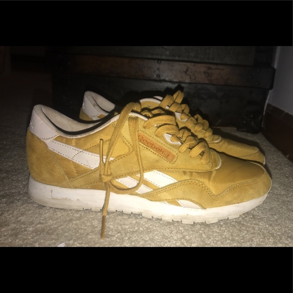 mustard reebok classics